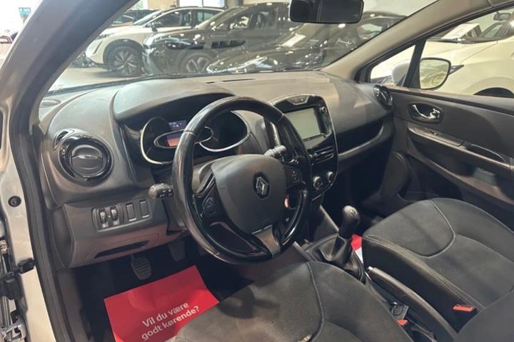 Sølv Renault Clio IV fra 2014