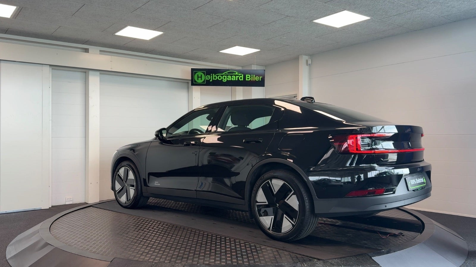 Sort Polestar 2 fra 2025