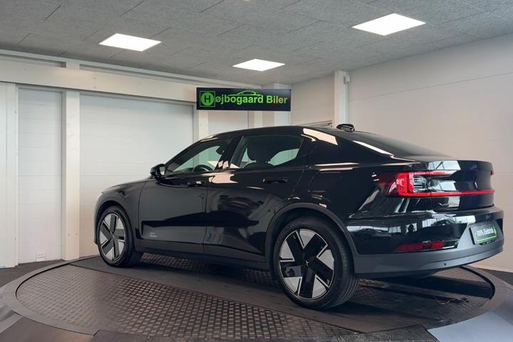 Sort Polestar 2 fra 2025