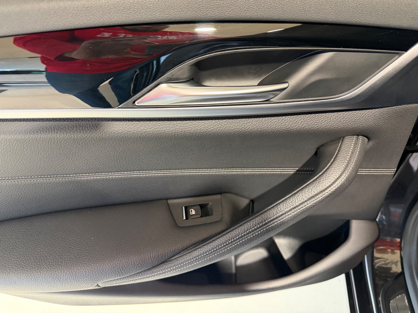 Grå BMW 520d fra 2017