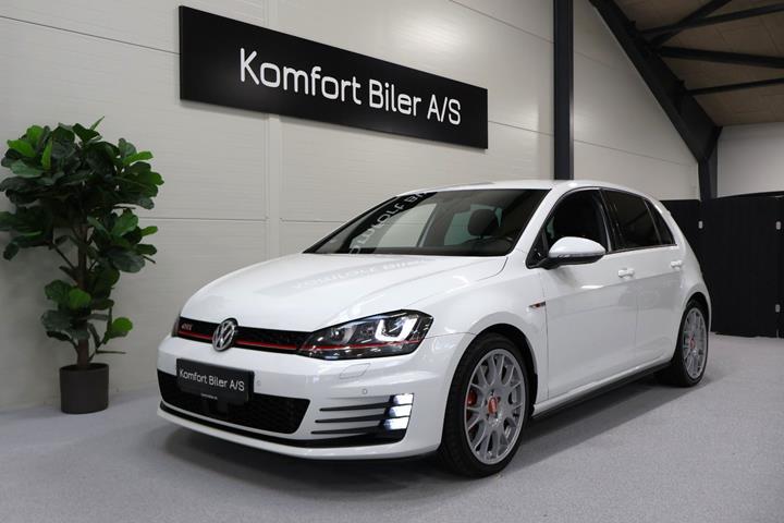 Hvid VW Golf VII fra 2017