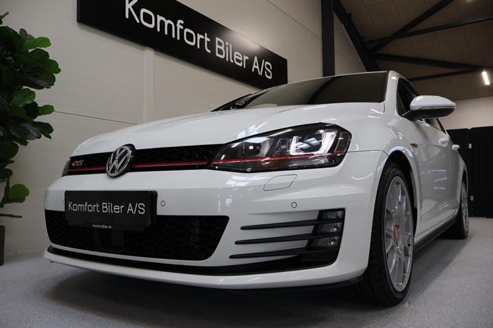 Hvid VW Golf VII fra 2017