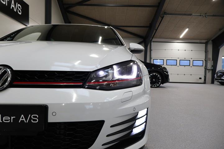 Hvid VW Golf VII fra 2017