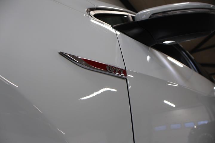 Hvid VW Golf VII fra 2017