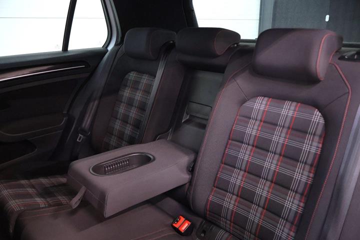 Hvid VW Golf VII fra 2017