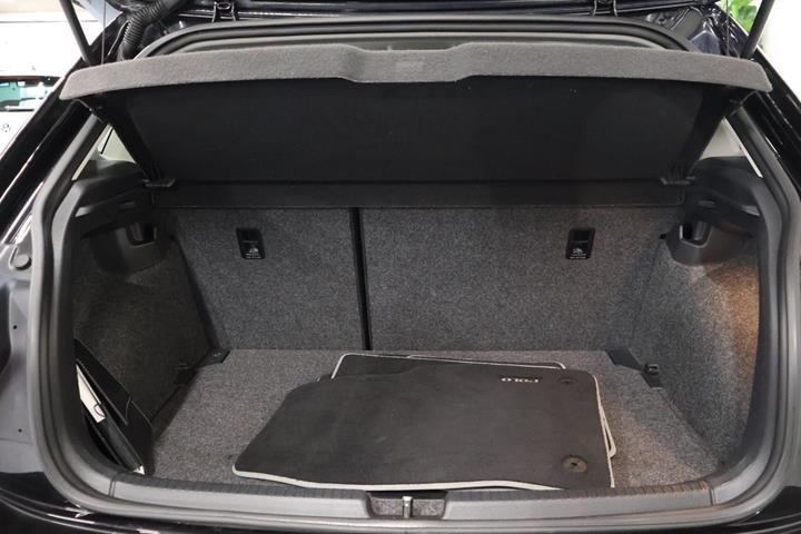 Sort VW Polo fra 2020