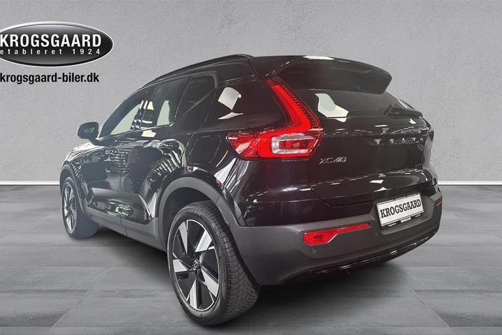 Sort Volvo XC40 fra 2024