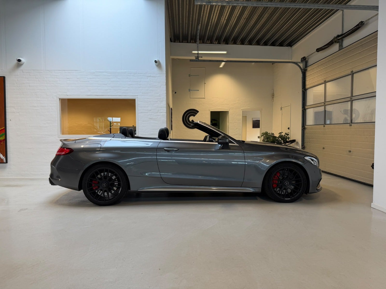 Sølv Mercedes C63 fra 2016