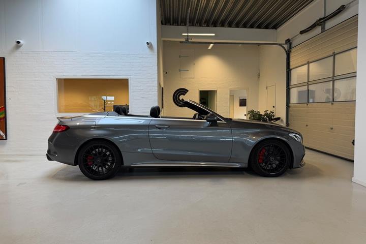 Sølv Mercedes C63 fra 2016