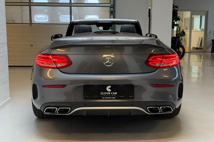 Sølv Mercedes C63 fra 2016