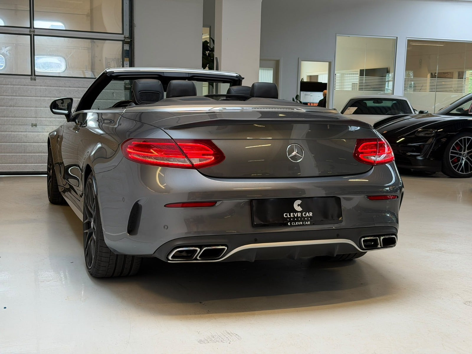 Sølv Mercedes C63 fra 2016