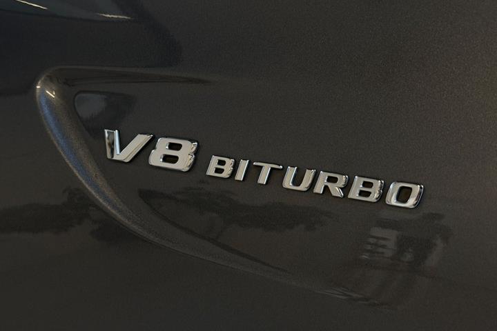 Sølv Mercedes C63 fra 2016