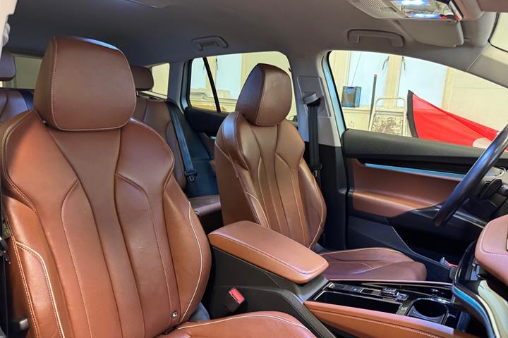 Turquoise Skoda Enyaq fra 2021
