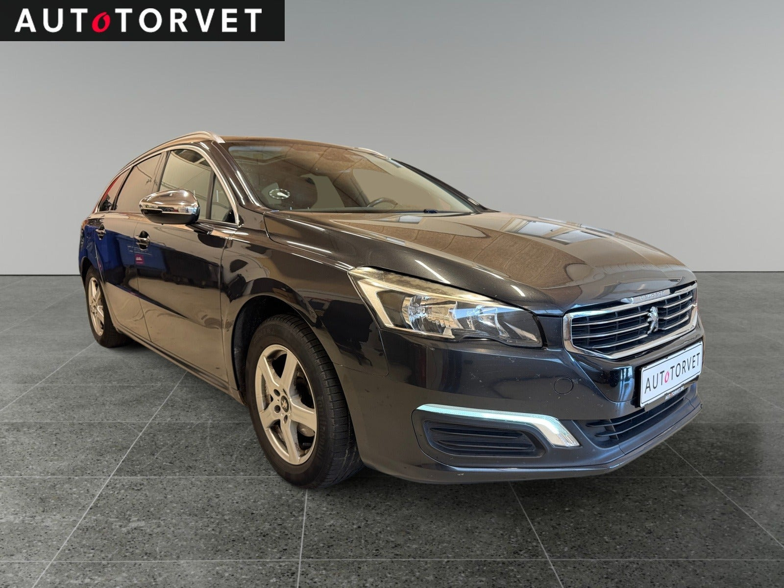 Grå Peugeot 508 fra 2015