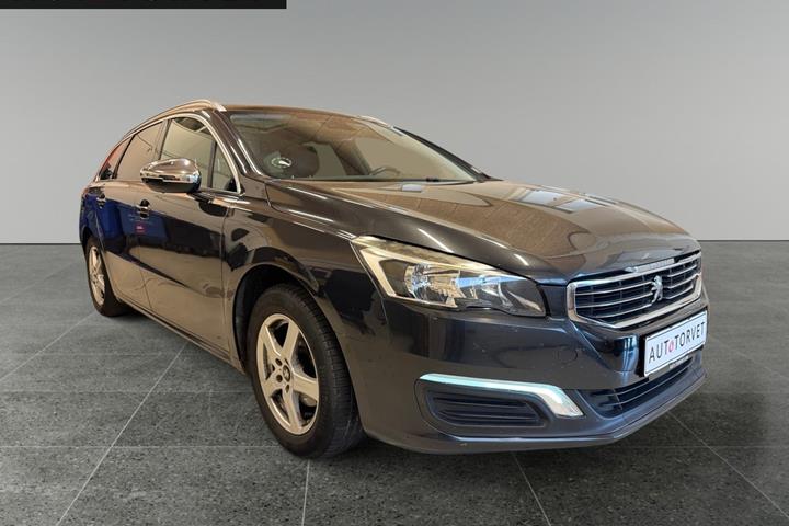 Grå Peugeot 508 fra 2015