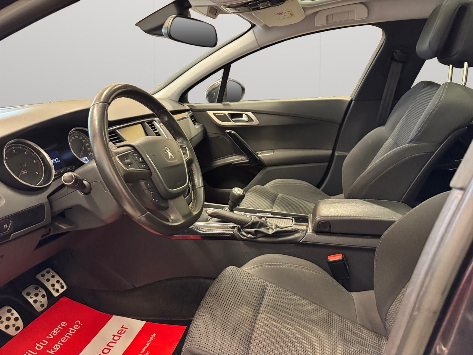 Grå Peugeot 508 fra 2015