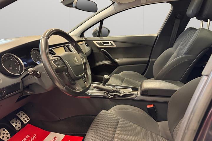 Grå Peugeot 508 fra 2015