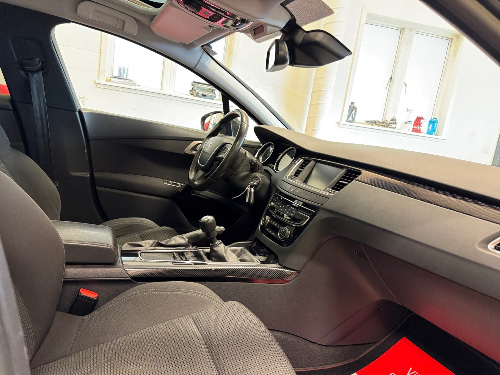 Grå Peugeot 508 fra 2015