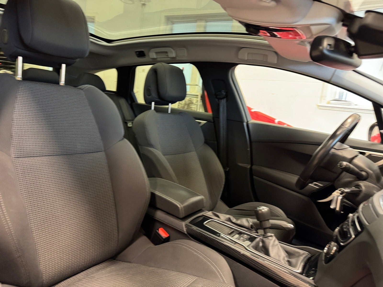 Grå Peugeot 508 fra 2015