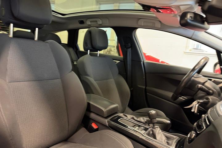 Grå Peugeot 508 fra 2015