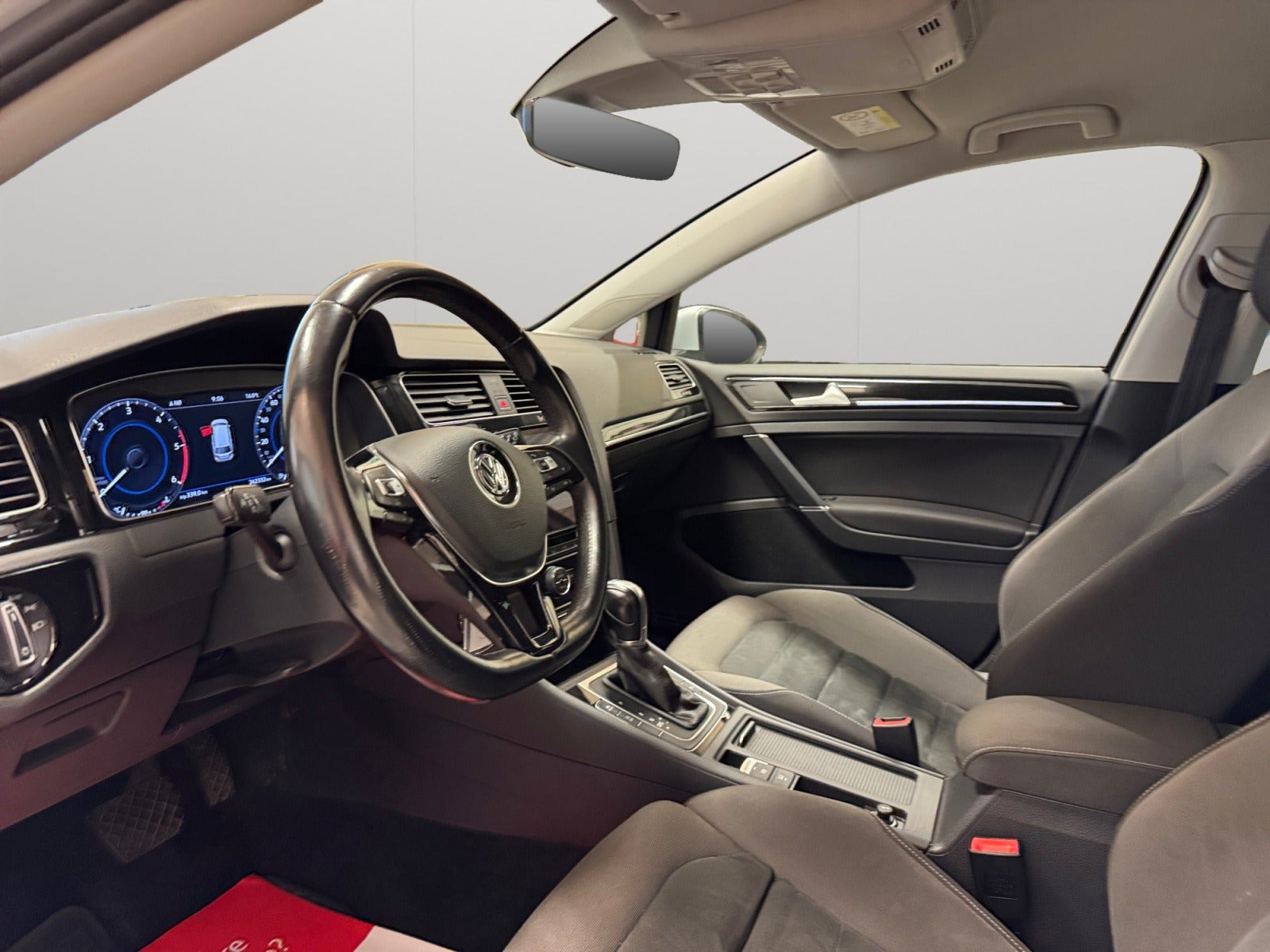 Hvid VW Golf VII fra 2018