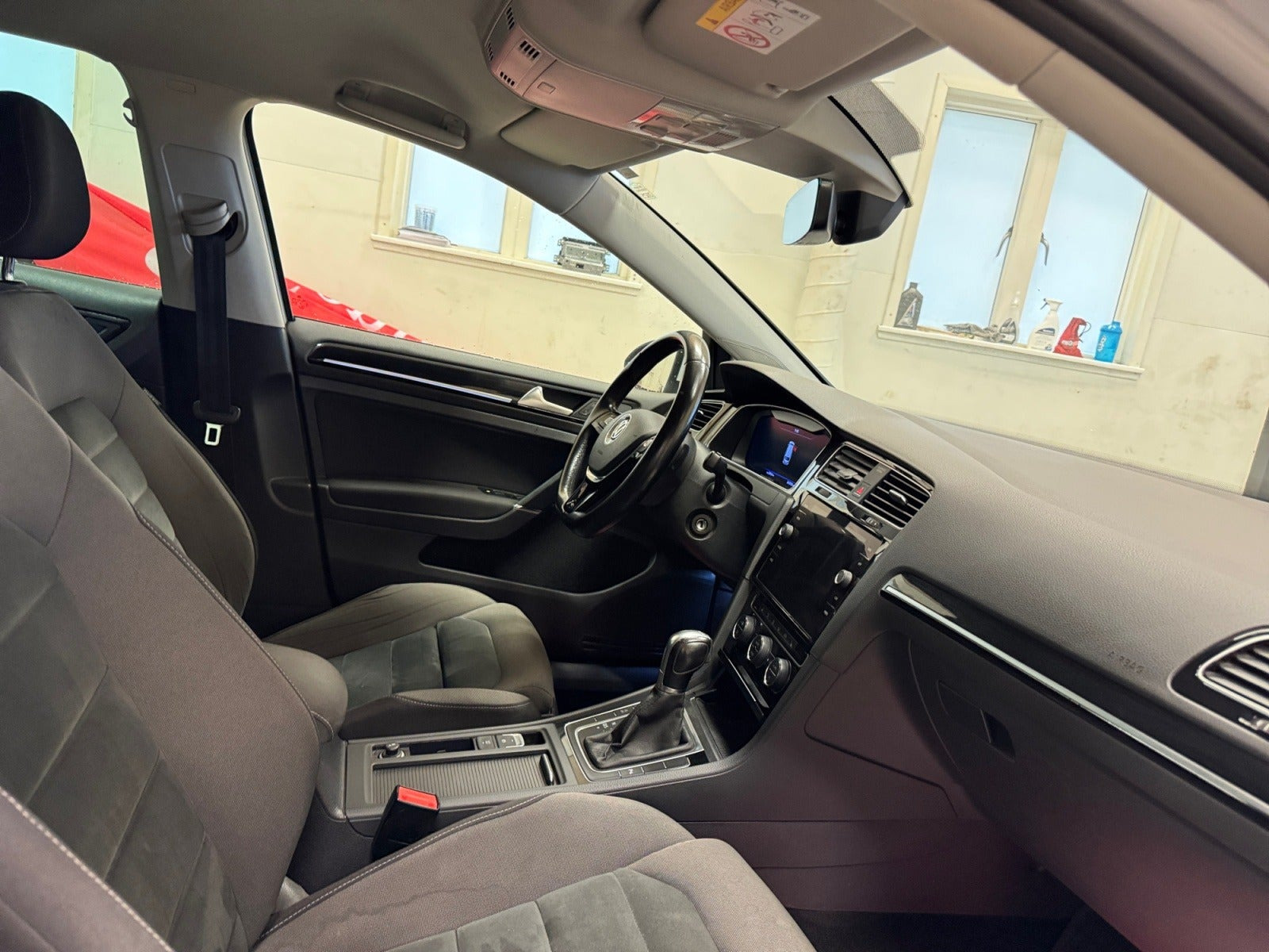 Hvid VW Golf VII fra 2018