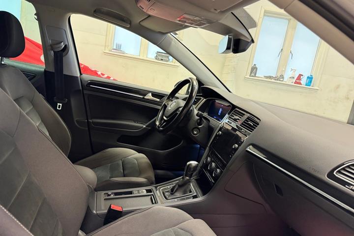Hvid VW Golf VII fra 2018