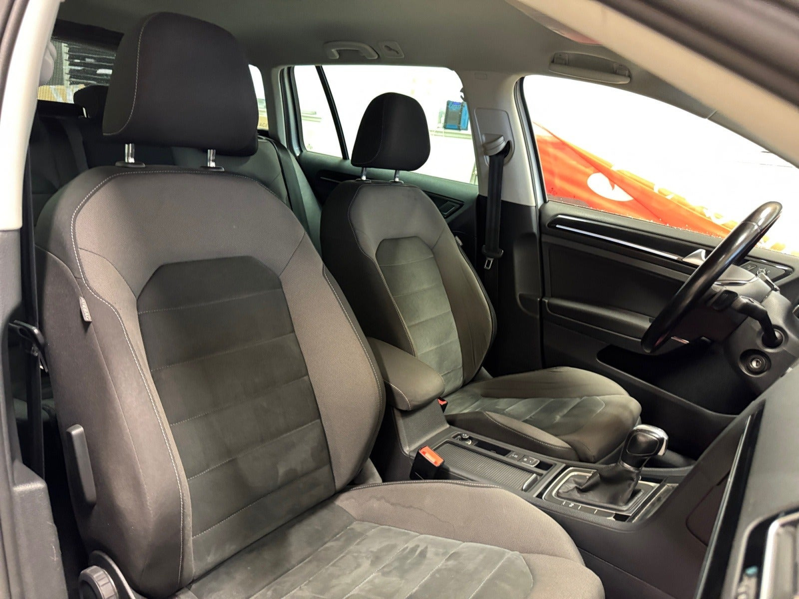 Hvid VW Golf VII fra 2018