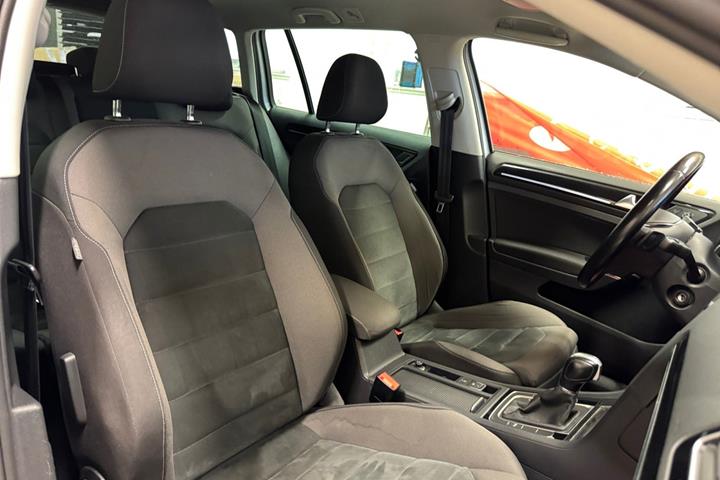 Hvid VW Golf VII fra 2018