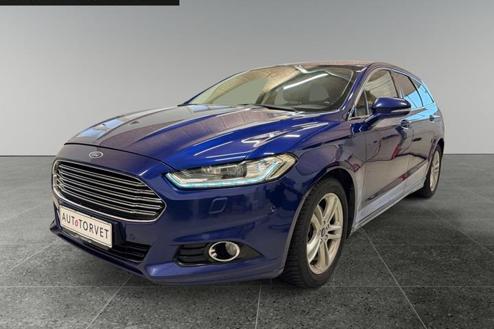 Blå Ford Mondeo fra 2015 set udefra