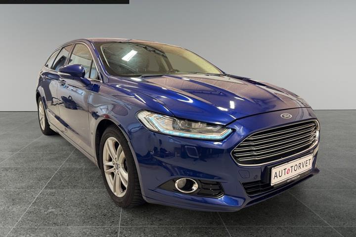 Blå Ford Mondeo fra 2015
