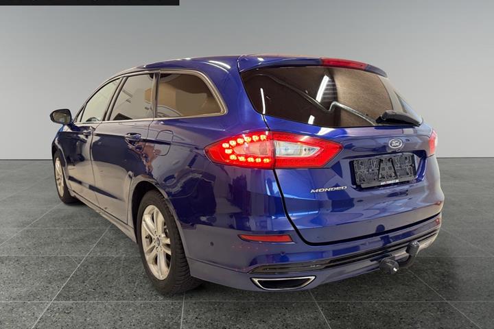 Blå Ford Mondeo fra 2015