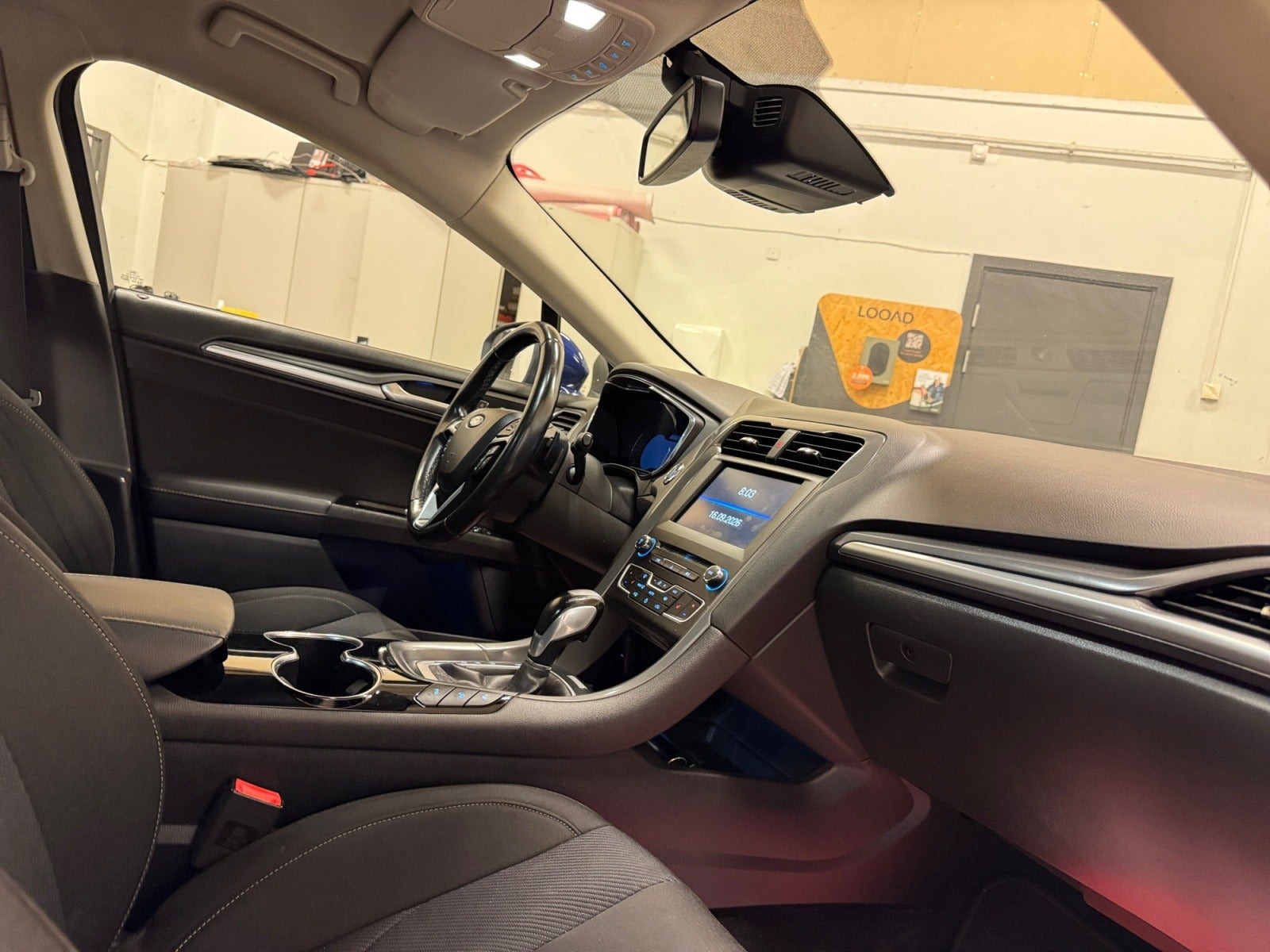 Blå Ford Mondeo fra 2015