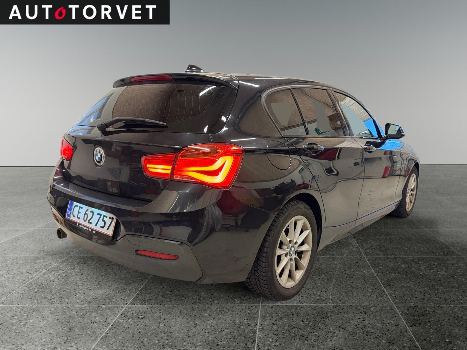 Sort BMW 118i fra 2019