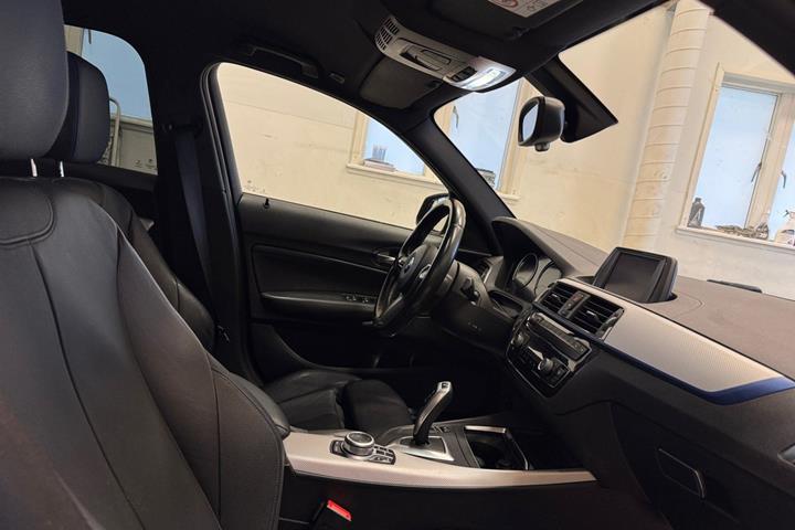 Sort BMW 118i fra 2019