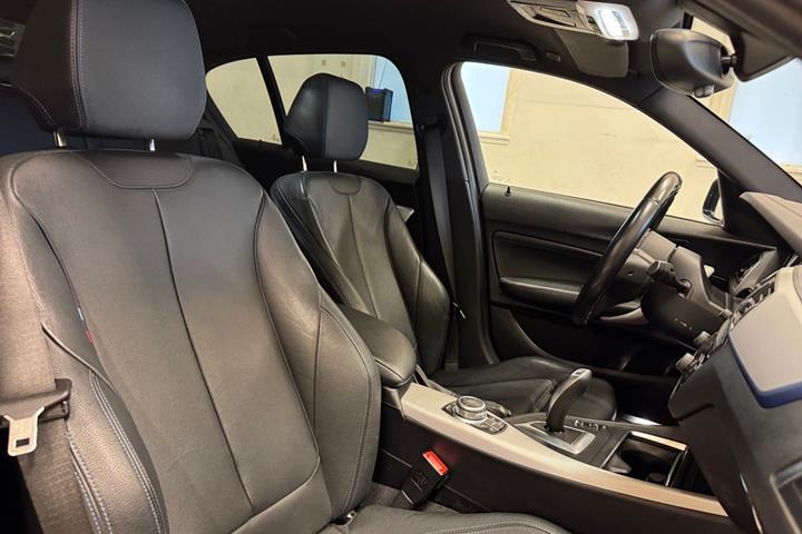 Sort BMW 118i fra 2019