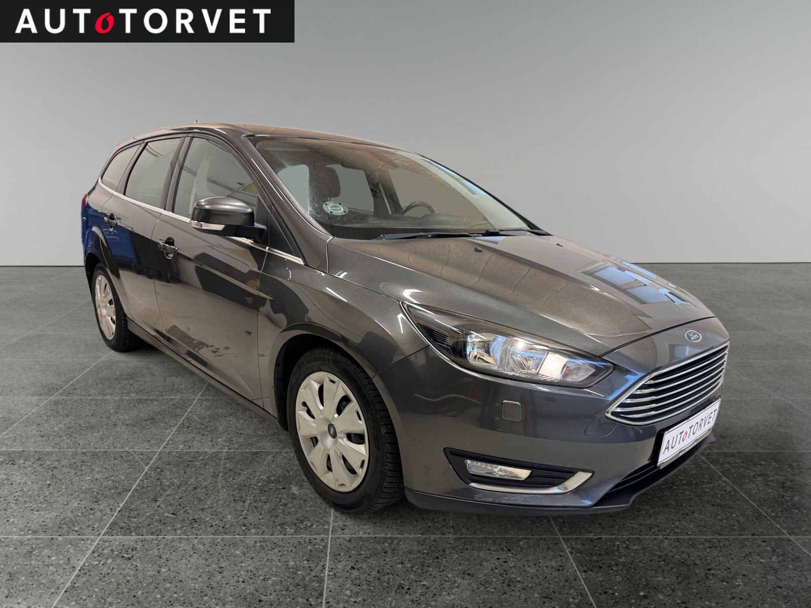 Grå Ford Focus fra 2015