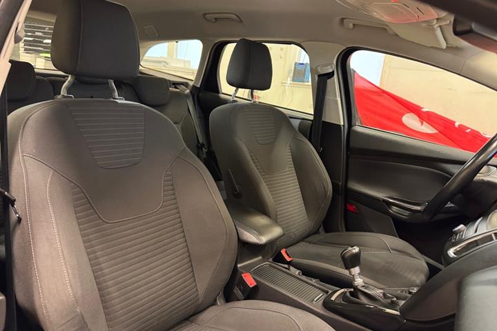 Grå Ford Focus fra 2015