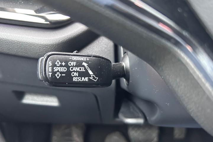 Grå Skoda Octavia fra 2022
