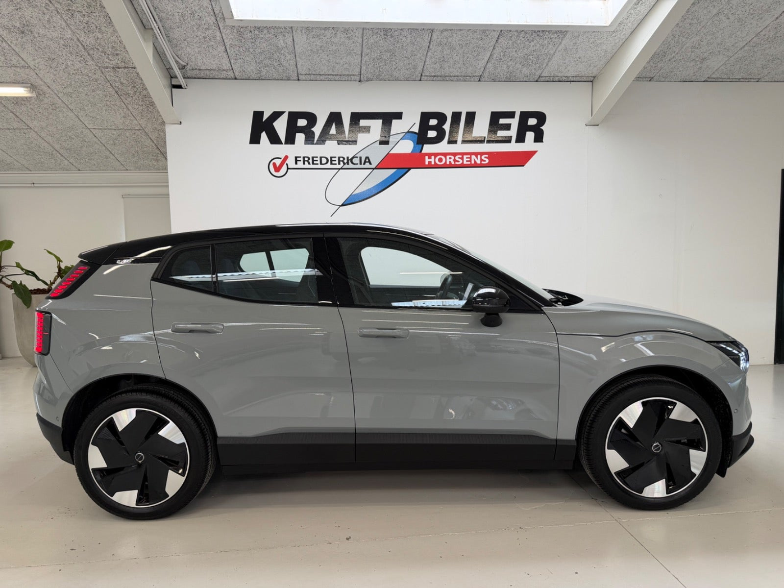 Grå Volvo EX30 fra 2024
