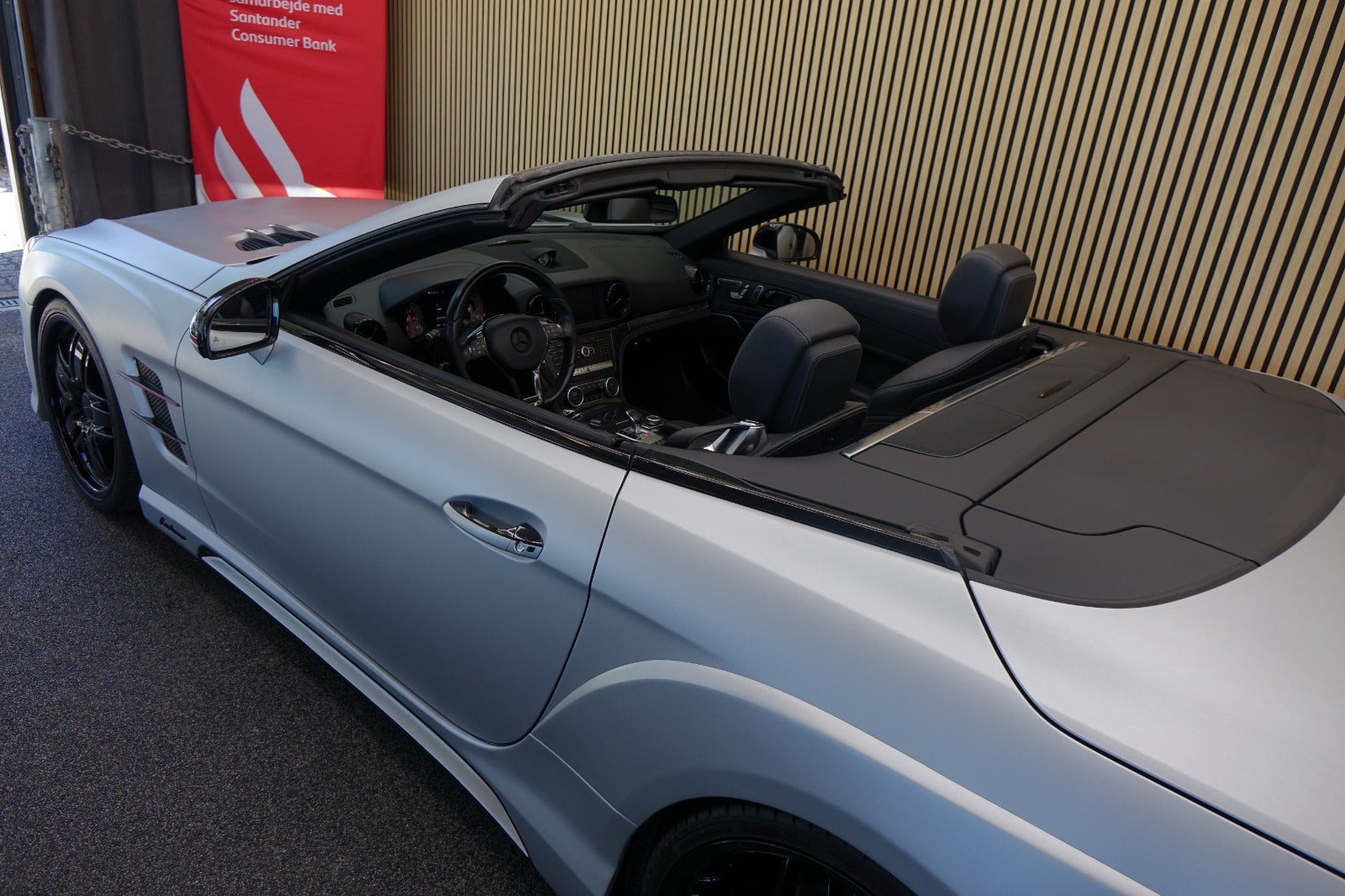 Sølv Mercedes SL350 fra 2013