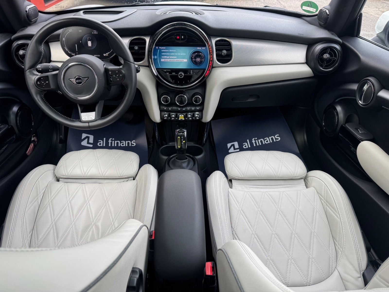 Hvid Mini Cooper SE fra 2023