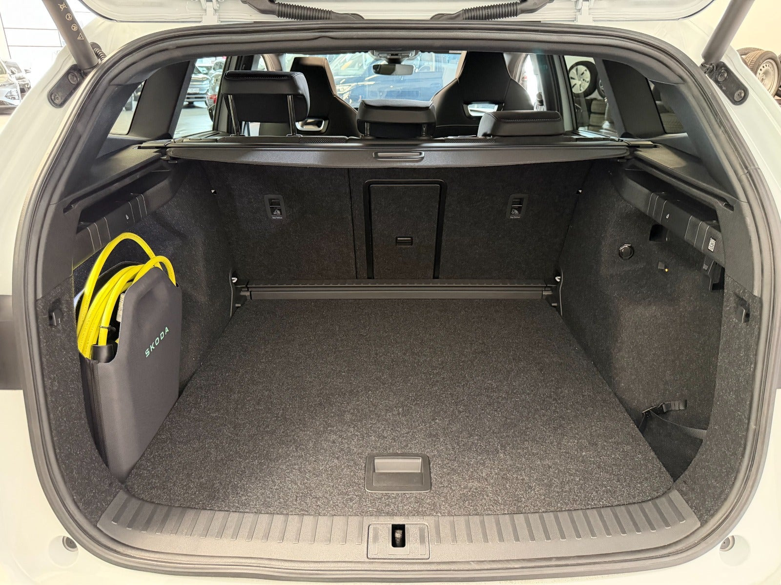 Hvid Skoda Enyaq fra 2026