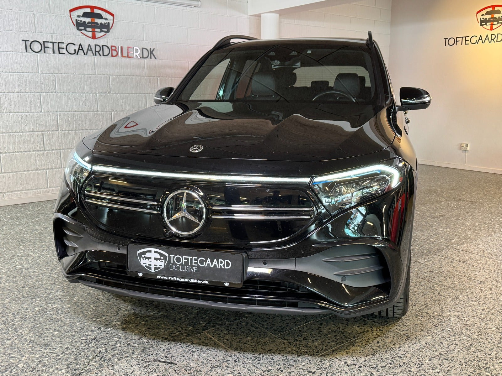 Sort Mercedes EQB250 fra 2023