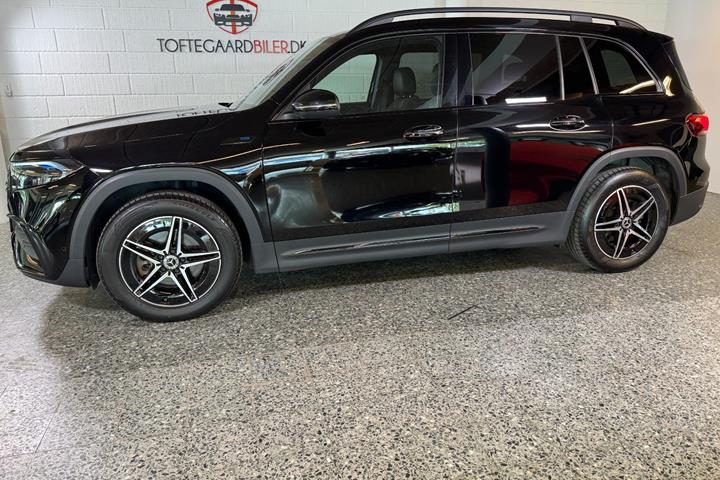 Sort Mercedes EQB250 fra 2023