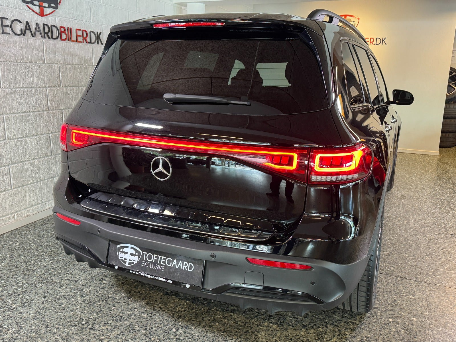 Sort Mercedes EQB250 fra 2023