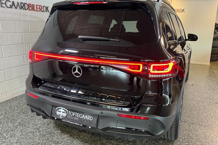 Sort Mercedes EQB250 fra 2023
