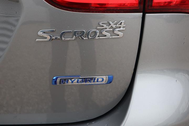 Grå Suzuki S-Cross fra 2021
