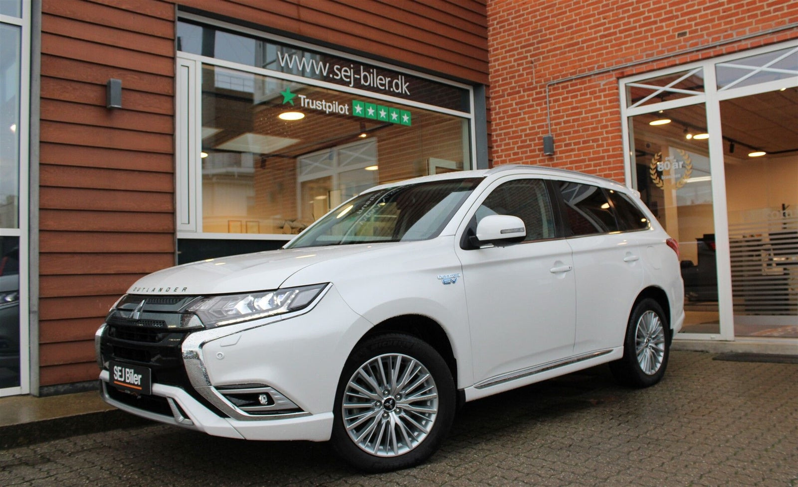 Mitsubishi Outlander 2,4 PHEV Intense CVT 4WD