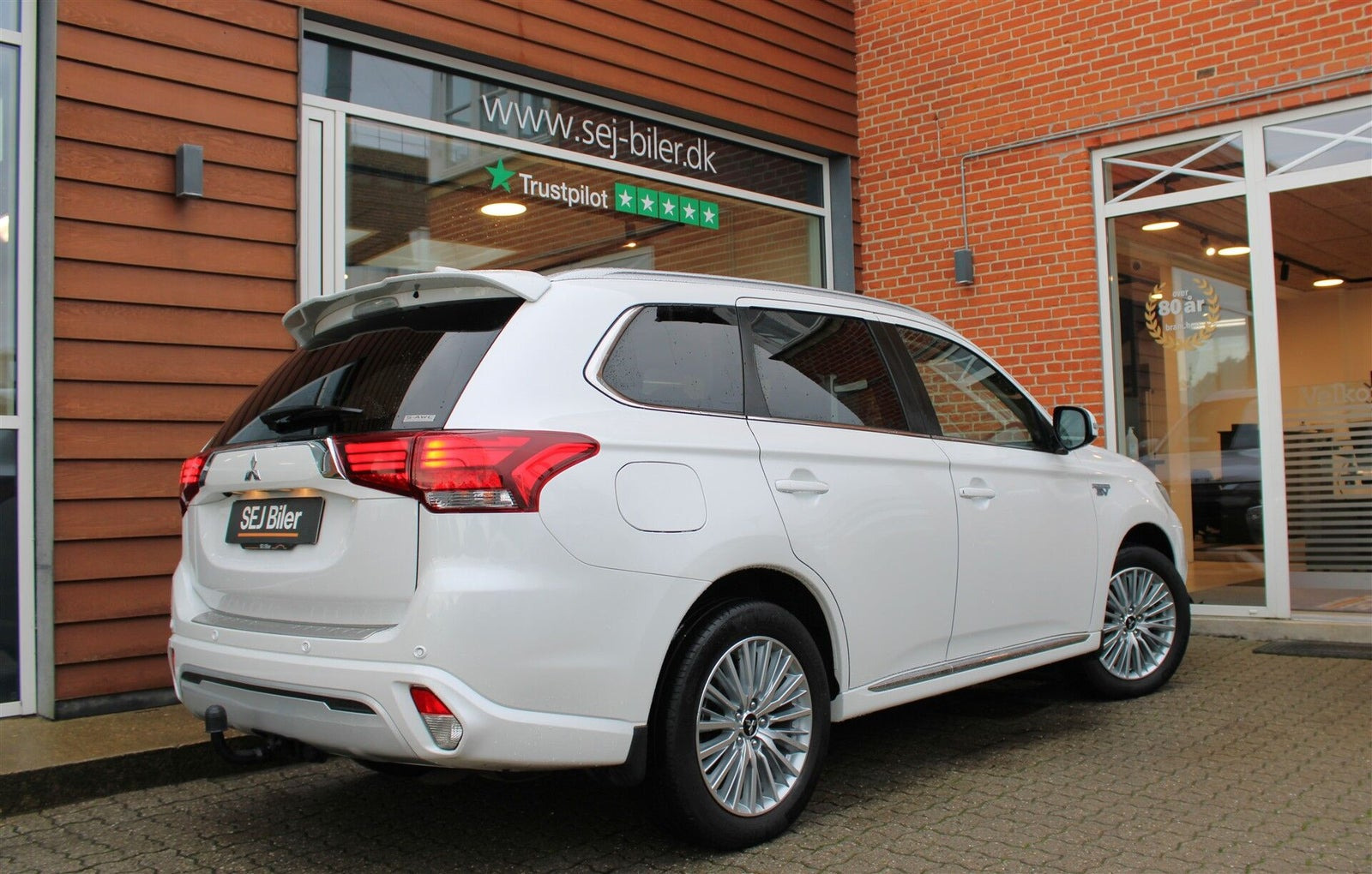 Hvid Mitsubishi Outlander fra 2020